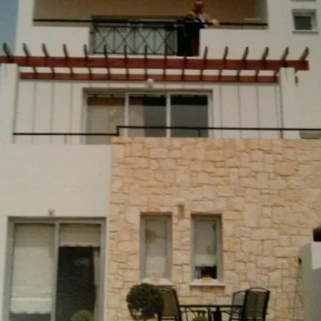 Nefeli פאפוס